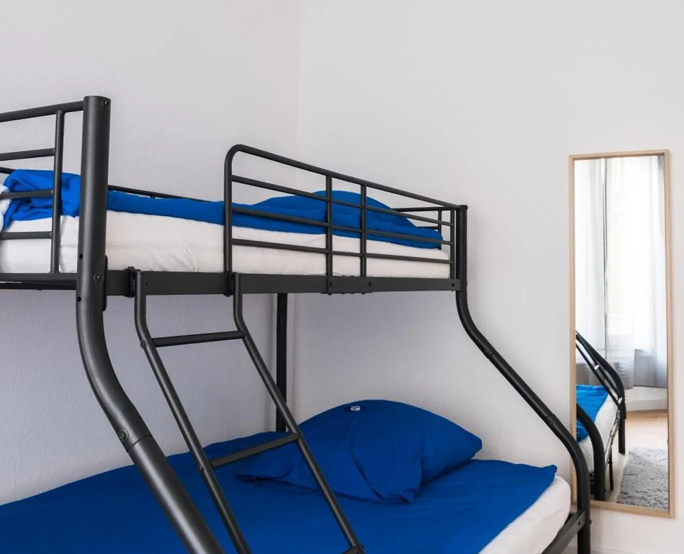 Hostel Maru Living C9 contacts